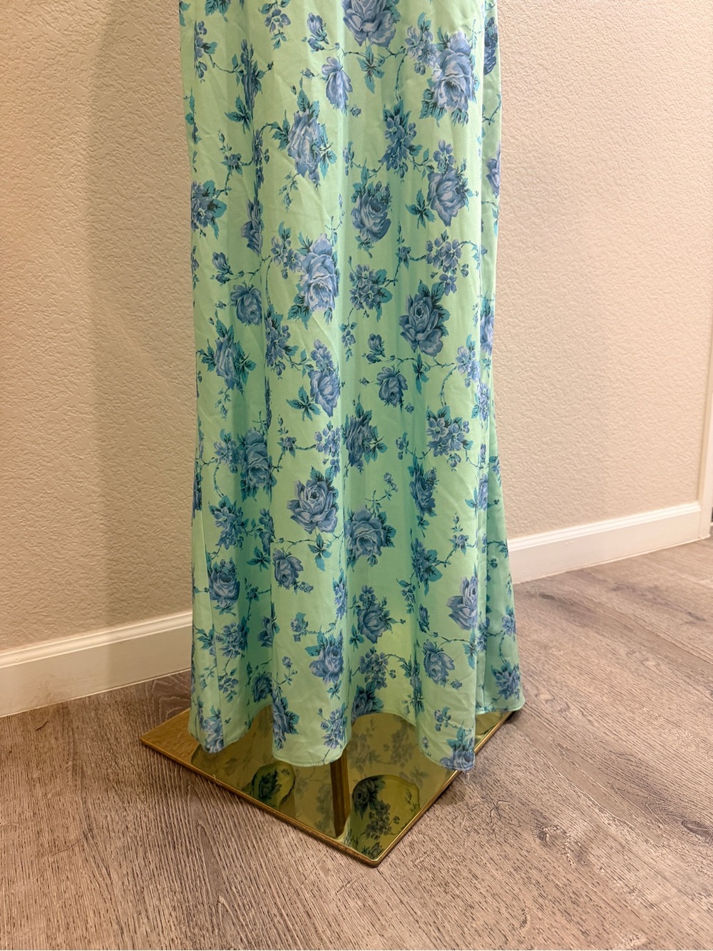 ASOS Green Maxi Dress with Blue Floral Print and Ruffle V-Neck - Picture 6 of 9